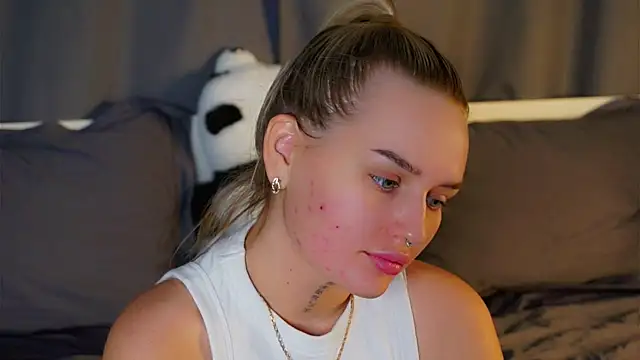 AmyLowe04's Live XXX Chat