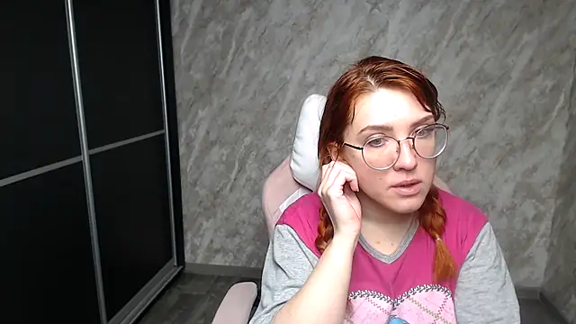 Reginasmilee: онлайн-секс-чат