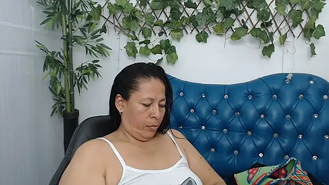 mature_martina লাইভ XXX চ্যাট