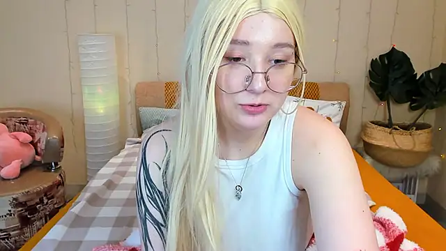 Вебкам-шоу asya_loid