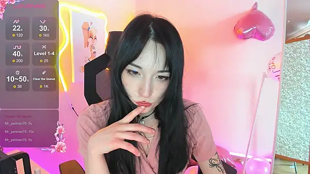 AliceeinWonderlanddd Show in webcam