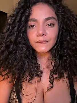 Curlyierr's Live XXX Chat