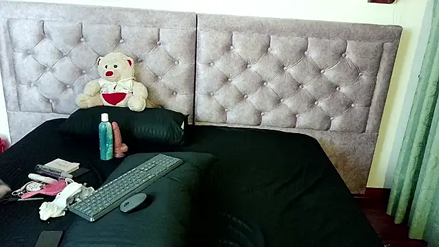 Chat +18 de DanielaGarcia_SM ao vivo