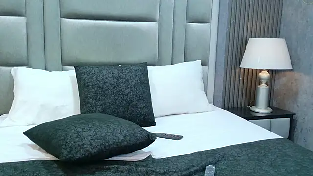 CristalAndDeimon's Live XXX Chat