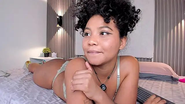 Zafiiraa live XXX chat