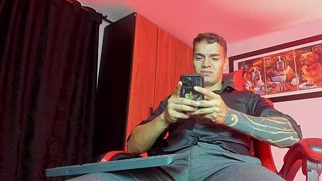 Chatroom XXX en direct de ALPHA_DOMINUS_