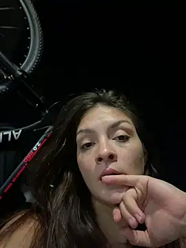 Danielaeliana Adlı Modelin Canlı XXX Sohbeti