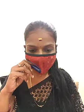 Tamil_Yalini12 Adlı Modelin Canlı XXX Sohbeti