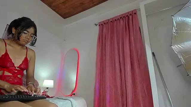 luna_velveth webcam show