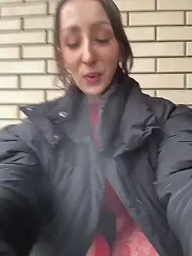 Chatroom XXX en direct de LuxBrunette_