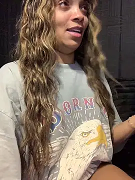 Chat +18 de Rakiyahcharms ao vivo