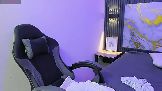 TaylerMiles Live XXX-Chat