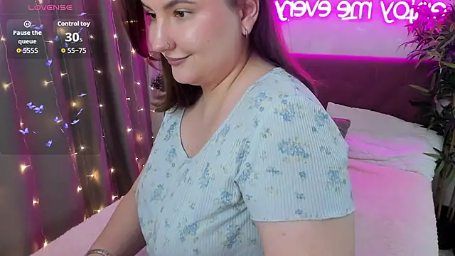 FeralPeach's Live XXX Chat