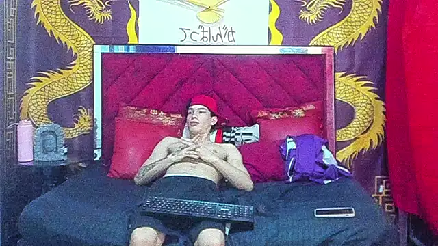 Pertunjukan Kamera Web Pride_couple