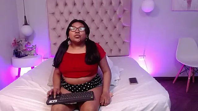 Kiri_Black_ Live XXX-chat