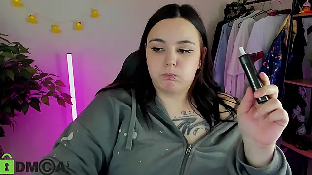 Mia_R0ss Chat XXX in diretta