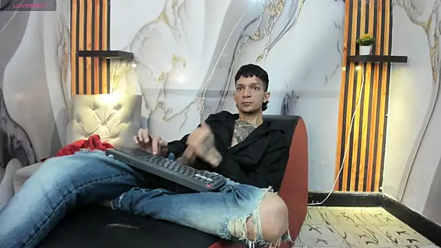 Straight_Guy22: онлайн-секс-чат