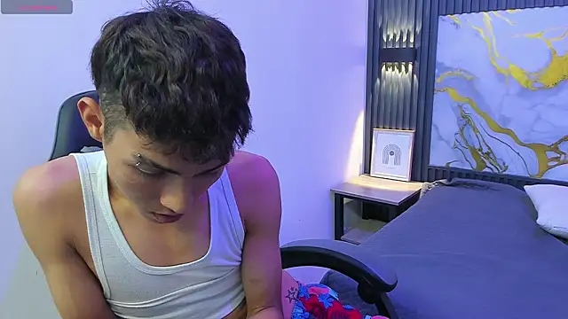 TaylerMiles: онлайн-секс-чат