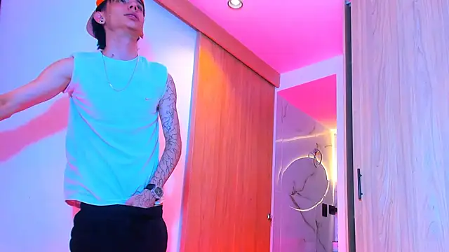 Pokazy przed kamerką – TheBatMansion