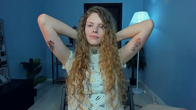 Онлайн чат XXX RayaNenlia