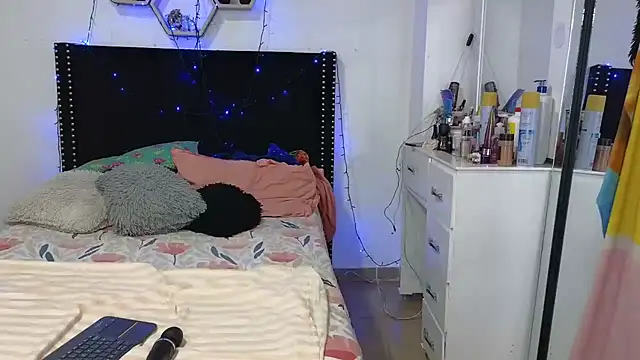 charlotte_077: απευθείας συνομιλία ΧΧΧ