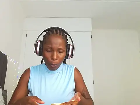 SoftRosee Adlı Modelin Canlı XXX Sohbeti