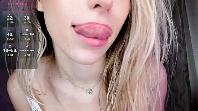 Elysia_kiss élő XXX-chatje