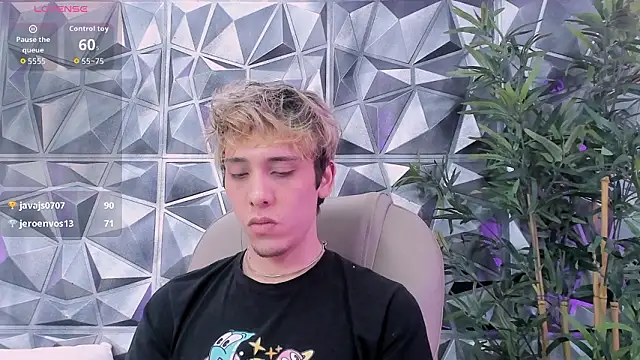 Онлайн чат XXX DannyParker_