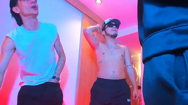 TheBatMansion: διαδικτυακό σόου στην κάμερα