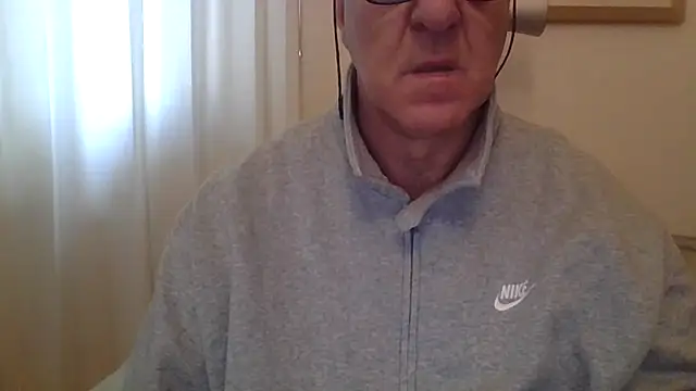 ANONIMO7735 Show in webcam