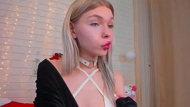 Blondy_Fina 现场XXX聊天