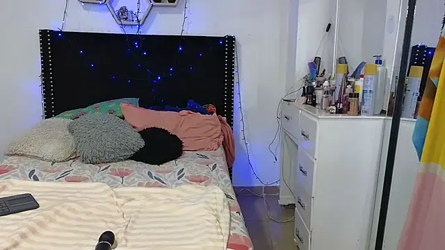 charlotte_077: απευθείας συνομιλία ΧΧΧ