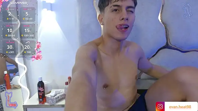 EVAN_TAY Adlı Modelin Canlı XXX Sohbeti