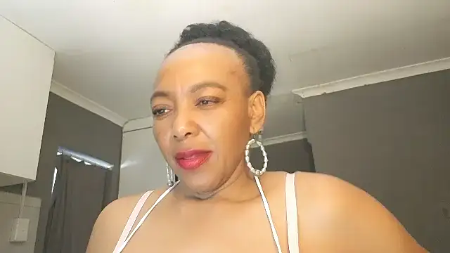 Chat XXX ao vivo de Lillyan_N