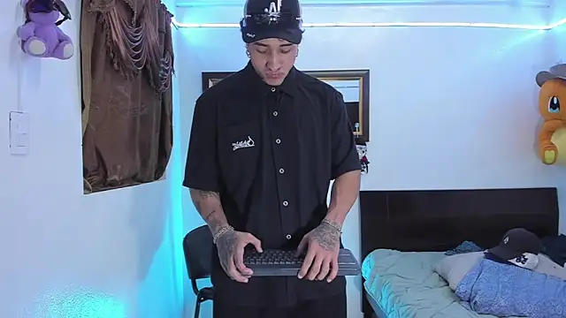 Bull__fit webcam show