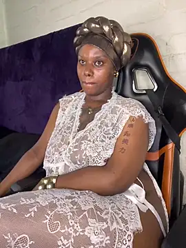 Show modela QUEEN_NOBUHLE_FEMDOM_777 na web-kameri