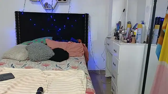 charlotte_077: απευθείας συνομιλία ΧΧΧ