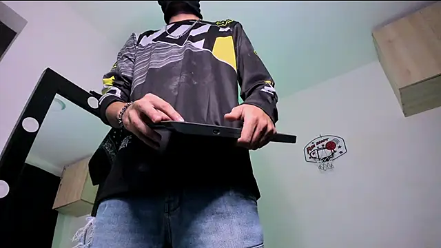 Samuel_Suarez Adlı Modelin Canlı XXX Sohbeti