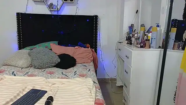 Chat XXX en directo de charlotte_077