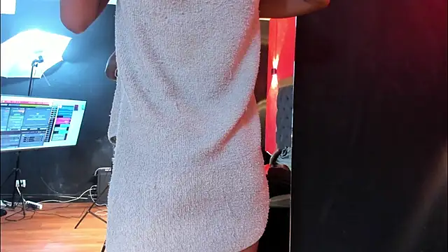 YayaHilton webkamerás műsora