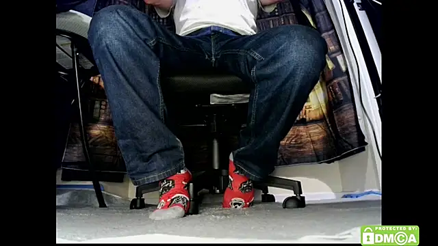 justshutupandwatch Show in webcam