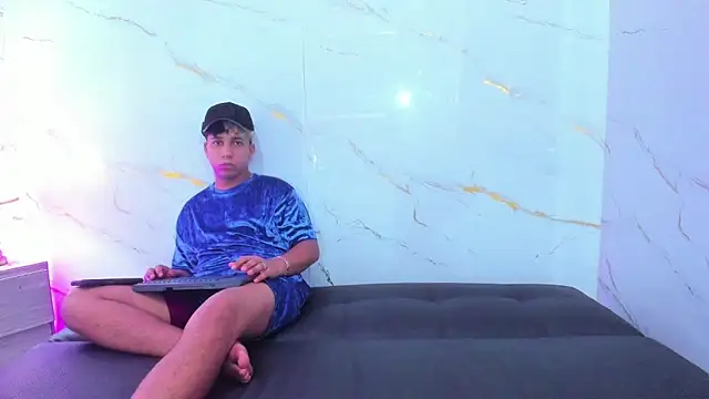 Roman_cute Adlı Modelin Canlı XXX Sohbeti