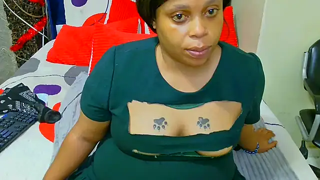 THESHORTQUEEN Adlı Modelin Canlı XXX Sohbeti