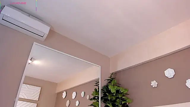 AriaFoster Adlı Modelin Canlı XXX Sohbeti