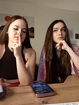 MayaGlowのライブXXXチャット