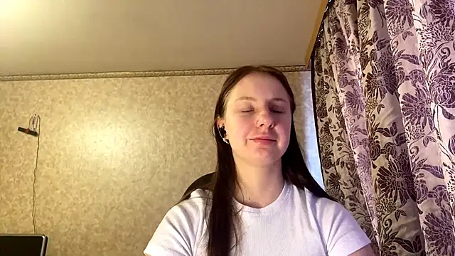 DanaRaven Adlı Modelin Canlı XXX Sohbeti