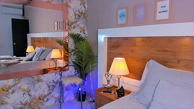 EmaBakker Adlı Modelin Canlı XXX Sohbeti