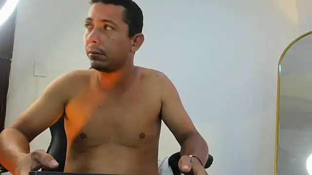 Chatroom XXX en direct de charlotte_dante212