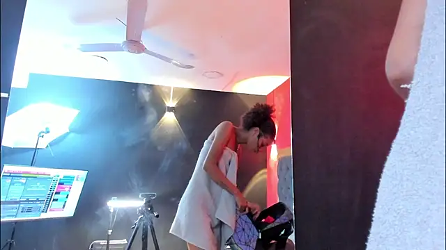 YayaHilton 在線直播表演