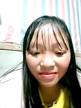 Minkine022: διαδικτυακό σόου στην κάμερα